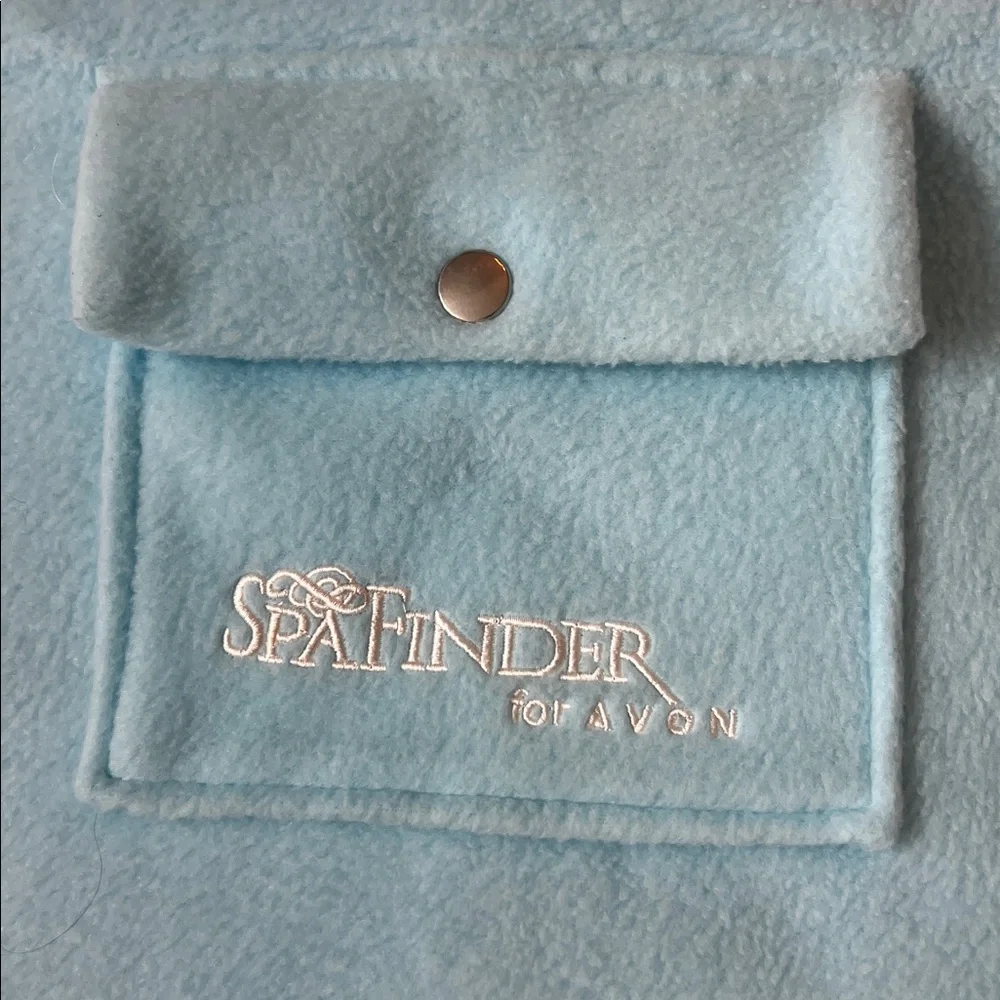 🌞 Spa Finder Soft Blue Pocket Throw   44” x 31” w/Snap Pocket Closure 6” x 6”